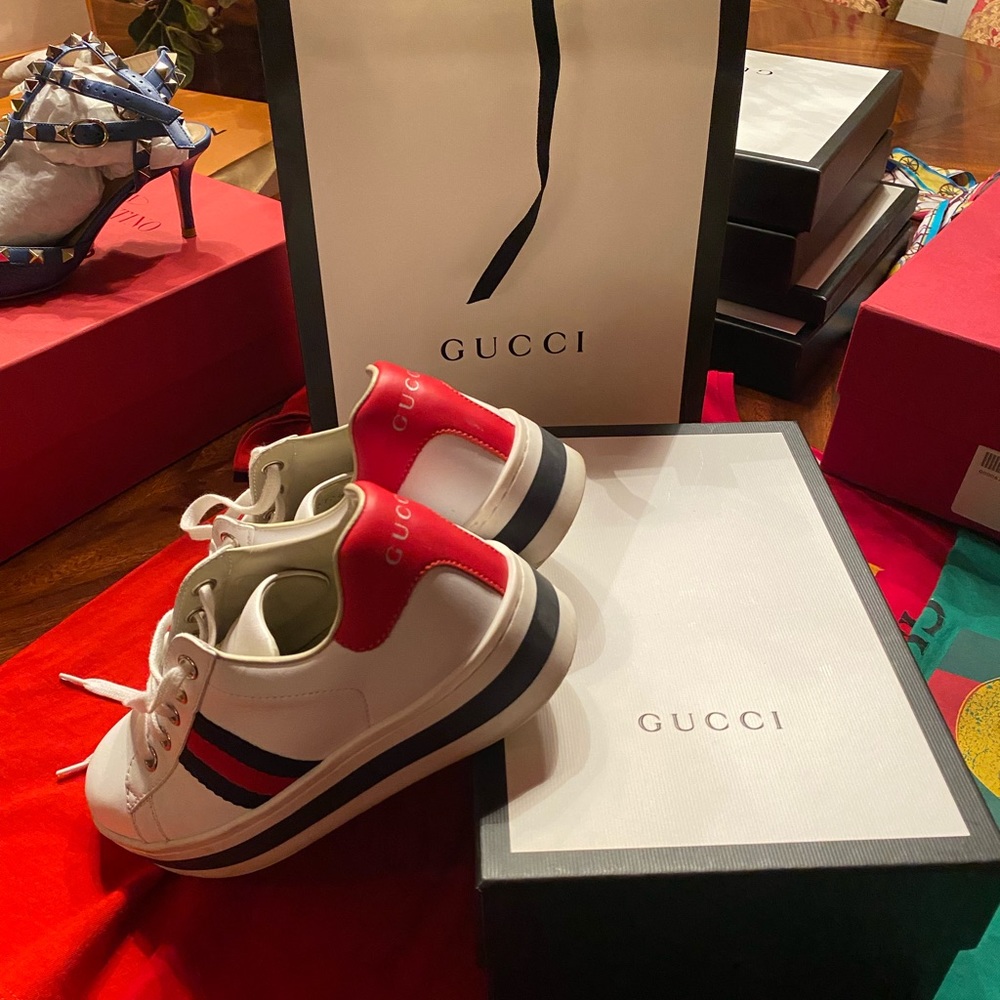 Authentic Gucci Kids Web- low top sneakers.Size33 HUGE DISCOUNT